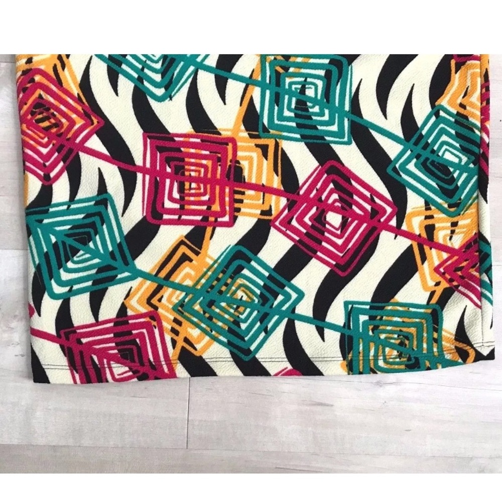 LuLaRoe Cassie Textured Print Stretch Skirt - Picture 5 of 7